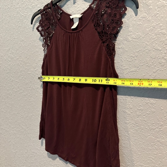 Burgundy Cute Top w Lace Shoulders - Size S - Picture 6 of 7